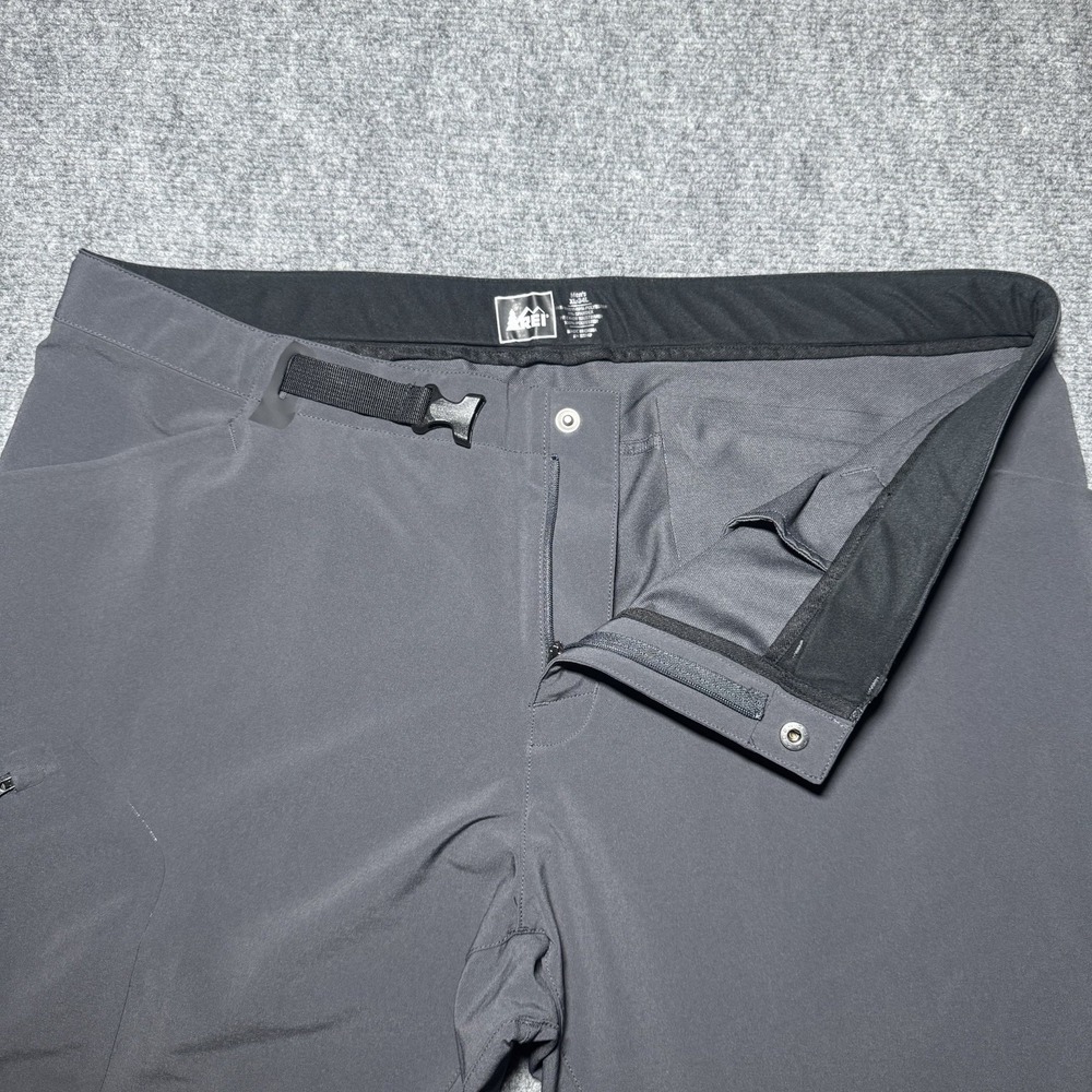 REI Cargo Hiking Pants Men's Size XL 34L Black Performance Stretch Belted Logo - Picture 4 of 14